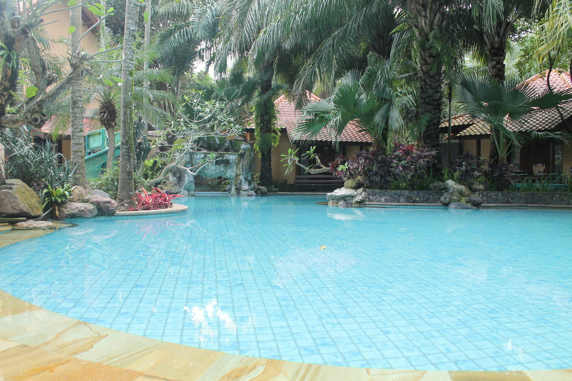 Laras Asri Resort & Spa Салатига Экстерьер фото