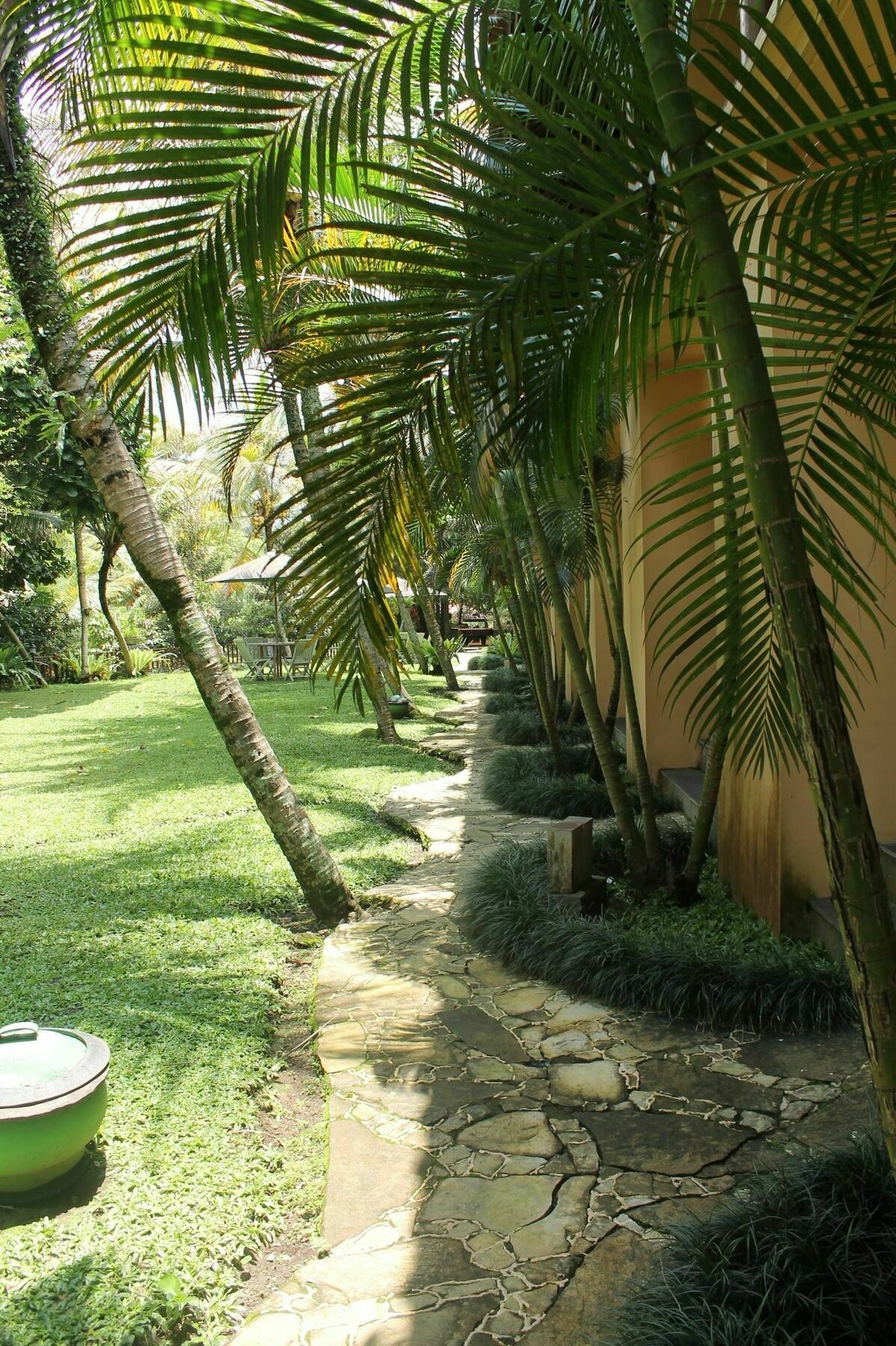 Laras Asri Resort & Spa Салатига Экстерьер фото